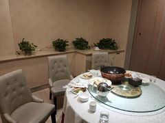 包厢-金杏·粘卷子 烤鸭 农家菜