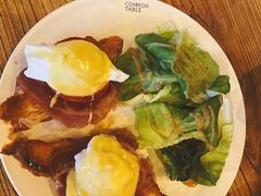 班尼迪克蛋-Common Table · Brunch & Coffee