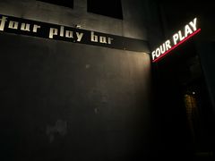 -FOUR PLAY BAR