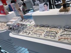 -沫芮眼镜·蔡司官方授权店(人民广场店)
