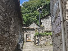 -高荡千年布依古寨旅游景区