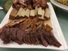 -老码头黑皮肘子锅包肉(赣水路店)