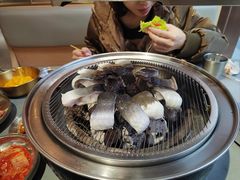 -围炉肉舍•炭烤活鳗•丹东海鲜烤肉(步行街店)