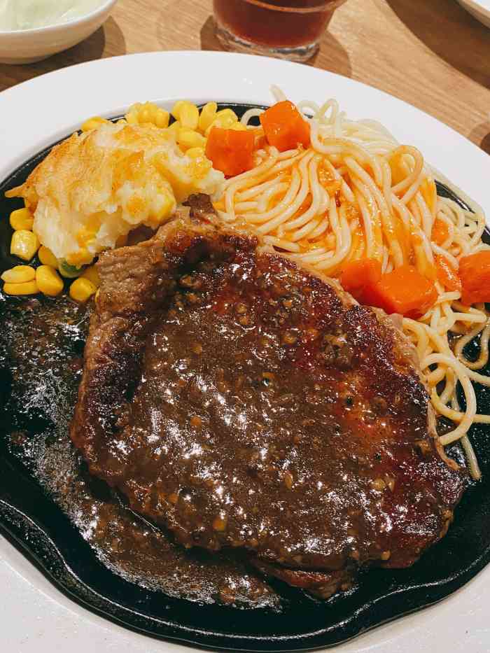 豪客来牛排(盘龙万达店)-"看看某人大口吃肉,突然有人说想吃牛排了,.