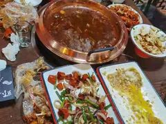 -虾弄弄海派小龙虾·牛羊蝎子火锅