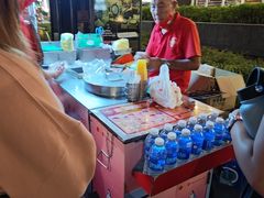 -詹爷爷乌节路街头冰淇淋