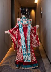 -衣贝姿婚纱礼服馆