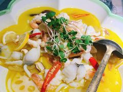 花开酸汤鱼虾跳-蜜桃花开·中西融合菜E&W(南长街店)