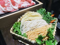 -湊湊火锅·茶憩(新中关购物中心店)