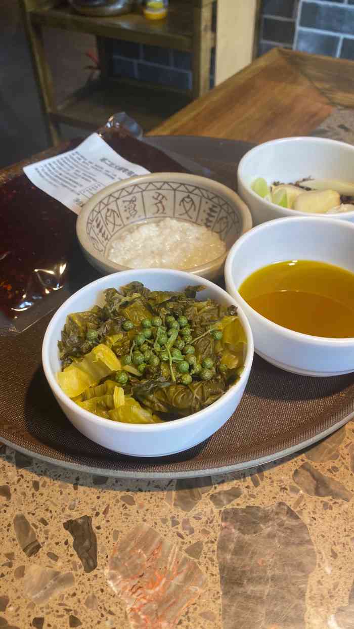 杨二扯鲜兔火锅(总店)-"杨二扯鲜兔火锅(总店)装修是传统火锅店.