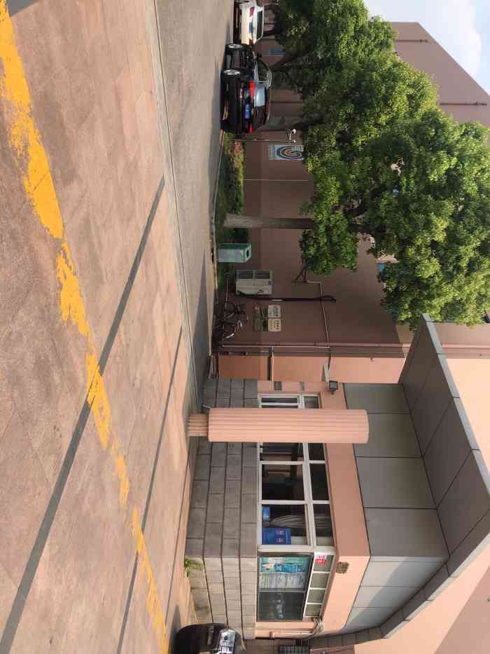 由由中学羽毛球馆-"场地环境不错,如果不是会员通过app下单.