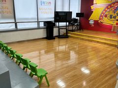 -蓝话筒·少儿成人演讲口才·主持朗诵·戏剧表演(大华第一坊店)