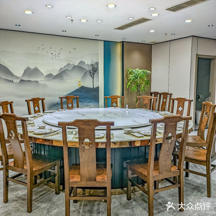 聚餐来这|烤全羊给我香迷糊了外酥里嫩