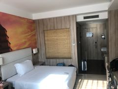 -西安大雁塔科技大学地铁站亚朵酒店