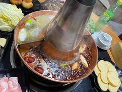 -果松木炭酸菜铜火锅·外婆参鸡汤