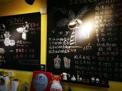 -志龙皇冠吃货椰子铺