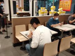 大堂-麦当劳(轻轨曹杨路店)