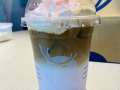 珞珈樱花拿铁-瑞幸咖啡(绿地锦峰大厦店)