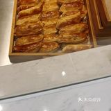 震惊！20岁出头的姑竟然早期排队两小时就为吃口稻香村[加油]