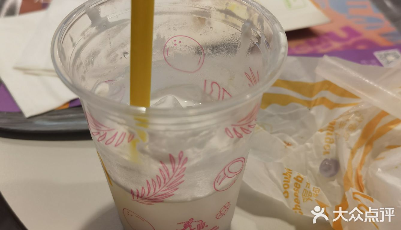 2，12元的套餐也很优惠了，一个汉堡包加一个派