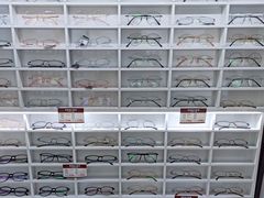 -视野联行眼镜•蔡司•依视路(温江店)