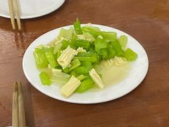 芹菜腐竹-宝瑞门钉肉饼店