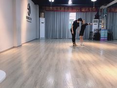 -雅妮舞蹈工作室·少儿成人拉丁舞