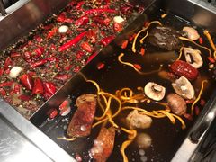 -老牌坊云南鱼豆花火锅(嵩山店)