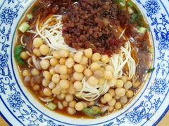 -渝之汇牛肉豌杂面