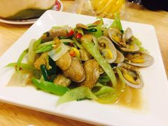-J Daeng Seafood