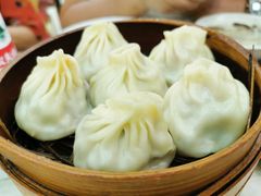 顶黄加蟹小笼包-常州糕团店(北大街新世纪商城店)