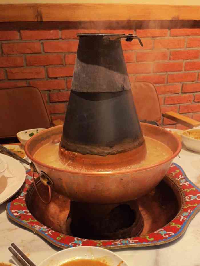 北华涮肉(华严北里店)-"菜量很大够吃的.但是羊肉太老了咬不动.最.