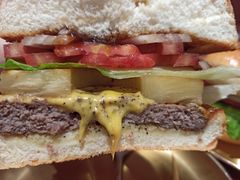 焦糖烤菠萝牛肉汉堡-魏斯理汉堡(西安沣东吾悦店)