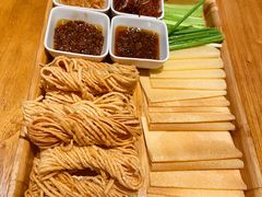 顾大嫂煎饼卷葱-壹零捌道·北京烤鸭(车公庄店)