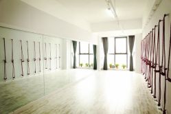 -OM瑜伽教练培训学院