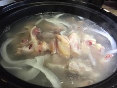 文昌鸡皇椰子鸡-探窝·竹笙椰子鸡(杨箕店)