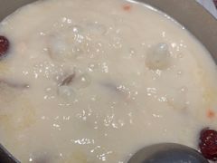 -洪氏嗨捞·广东猪肚鸡·椰子鸡火锅(西咸万象城店)