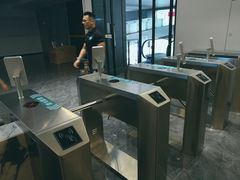 -懒人Club健身(卓越时代广场店)