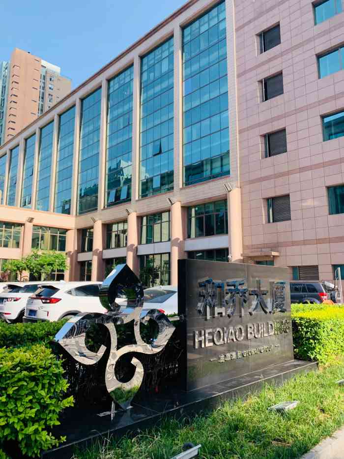 打分 位置很好,和乔大厦在这里许多年了,目测还挺新的,保养的不错.