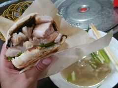 -金卯白肉罩火烧