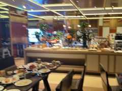 -大中华希尔顿酒店-念自助餐·嗨啤·小龙虾