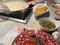 -尚尚仙·酸汤猪手·猪肚鸡火锅(华联万柳购物中心店)