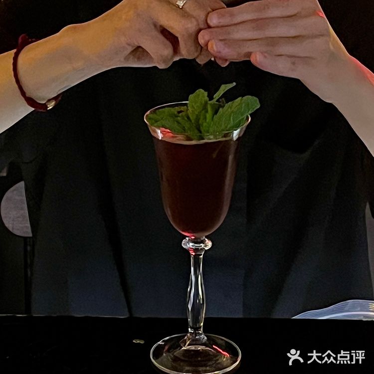 日落下的浪漫🥂藏在巷子里的法式餐酒馆