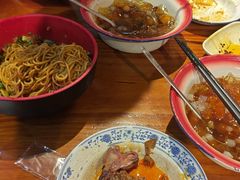 -爆炸头阿姨小四川正宗川味小吃(无任何分店)