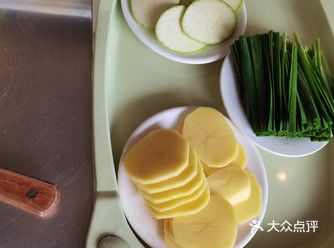 用餐地点：「侗家烧烤(水口寺店)」  推荐菜品：「小