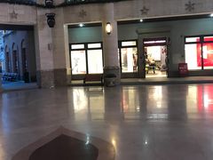 -UNDER ARMOUR(新燕莎奥莱店)