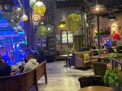-临界音乐酒馆·小龙虾·江湖菜(华熙LIVE·鱼洞店)
