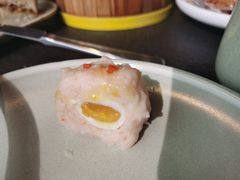 鲜虾流心烧麦-蝴蝶里·粤菜·点心(滨江龙湖店)