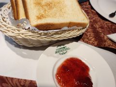 香烤全麦面包-小白桦西餐厅