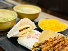 -亮亮面馆(经六路店)